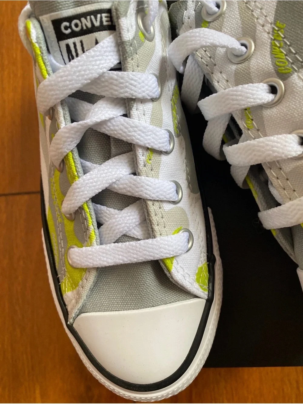 New boys girls Sz 13 Converse Low Top Shoes - Gray & Neon Yellow Camo